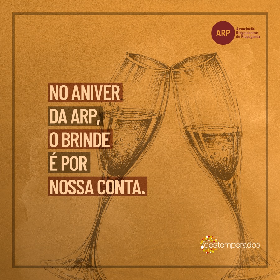 Diretoria e convidados brindam os 62 anos da ARP