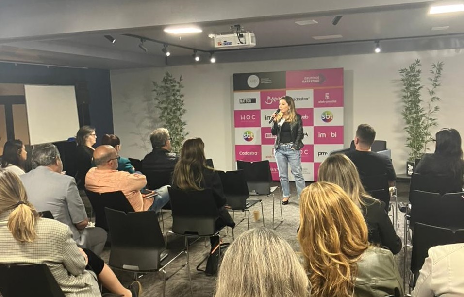 Interação e descontração marcam encontro do Grupo de Marketing – RS